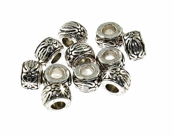 0.27 EUR/pc. 10 decorated intermediate beads in antique silver, 3.5 mm inner diameter