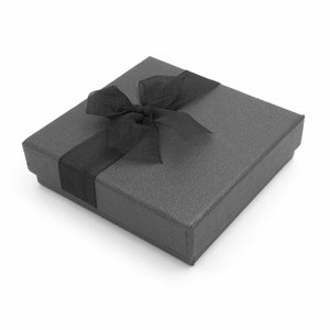 Schmuckschachtel in dunkelgrau mit Organzaschleife 9cm x 9cm