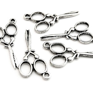 6 small scissors in antique silver Vintageparts DIY (0,36 EUR/pc.)