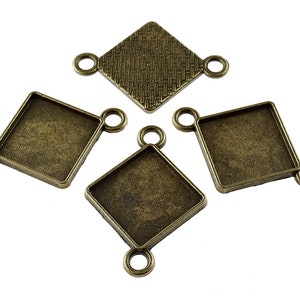 0,38 EUR/pz. 6 castoni quadrati per cabochon da 15 mm in bronzo antico