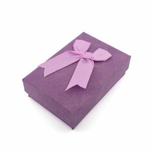 Gift box in purple with bow 9 x 6 cm from Vintageparts DIY, jewelry packaging