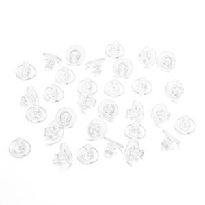 Può includere: Una collezione di numerosi piccoli fermi per orecchini in silicone trasparente e flessibile. Ogni pezzo presenta una base a disco circolare con un foro cilindrico centrale progettato per fissare saldamente i perni degli orecchini.