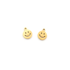 2.29 EUR/piece. Smiley pendant made of 304 stainless steel in gold color. 2 pieces.