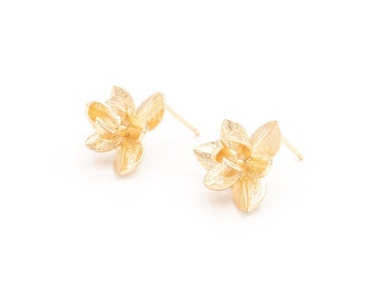 2,29 EUR/Stk. Blumen Ohrstecker mit Öse aus Messing mit 18k Goldbeschichtung 2 Stück Vintageparts DIY