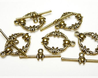 0.76 EUR/pc. 3 toggle clasps in vintage gold color