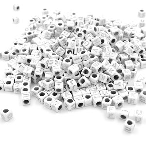 0.01 EUR/piece cube-shaped letter beads made of acrylic in white, 500 pieces