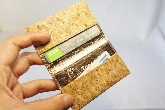 Portefeuille Minimaliste En Cuir Bordeaux Fait Main - Motif Mapuche Kultrun Doré, Porte-cartes