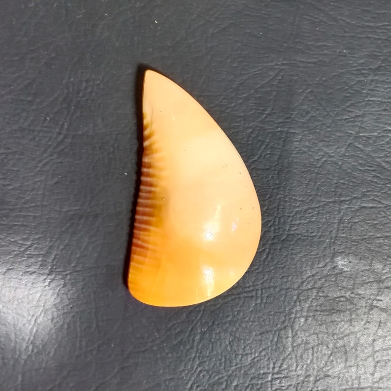 AAA Grade Quality Orange Kemoshele Cabochon Loose Gemstone Cabochon Gemstone 93.50 Carat 54x29x10mm