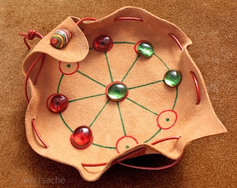 Roman round mill small antique game in a leather bag children's game Roman with game pieces made of glass red green game bag mill game