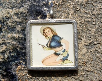 From 15.90 Euro: Pendant Shooting Star Cowgirl Jewelry Hotpants & Colt Western Style Necklace Sexy Power Woman Nostalgic Chique Picture Jewelry