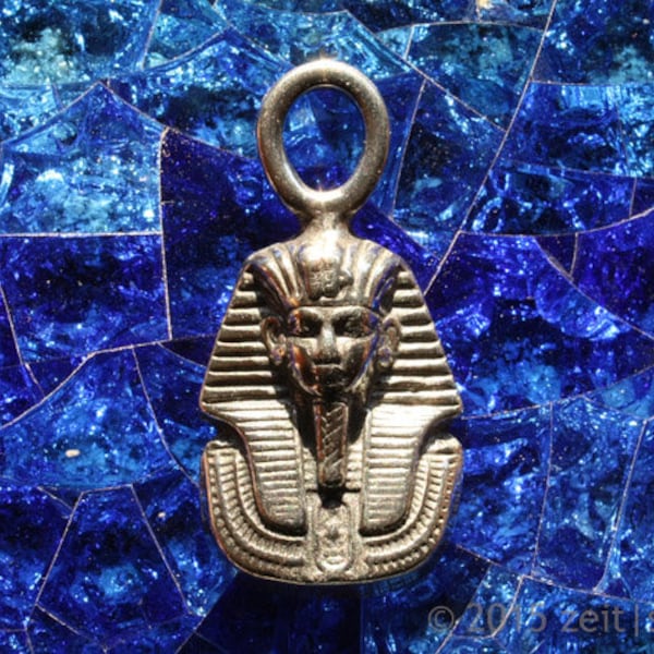 Pendant Tutankhamun Egypt Amulet Pendant Death Mask of Egyptian Pharaoh Tutankhamun Museum Replica Egyptian Necklace Archeology