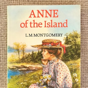 Anne of the Island by LM Montgomery. Vintage Puffin Paperback Book.