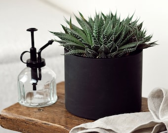 Matte Black concrete plant pot, Indoor plant pot, black plant pot, handmade plant pot, plant pot gift for new home Porch decor idea