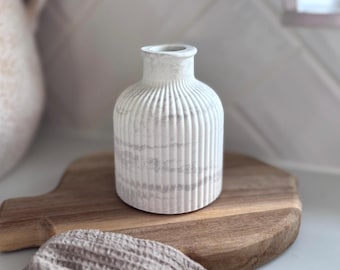 Minimalist Concrete Ribbed Bud Vase: Modern Home Decor