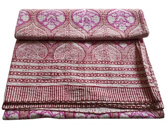 Handgemaakte Indiase kantha-quilt: roze katoenen sprei met bloemenprint Bloemenprint sprei