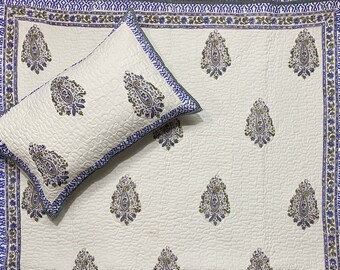 Handtryckt bomullsquilt: Vändbart blommigt sängkläder med örngott