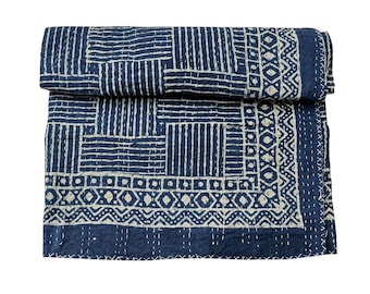 Edredón Kantha índigo con estampado a mano: colcha de algodón con estampado en zigzag (tamaño Queen, 228 x 274 cm)