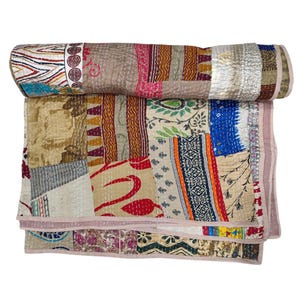 Boho Silk Patchwork Quilt: Ręcznie haftowana narzuta na łóżko