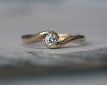 Vintage Diamond Crossover Solitaire Ring
