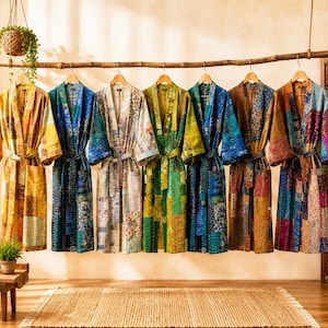 Handgemaakte zijden sari Kantha-jurk: zijden patchwork kimono-jas