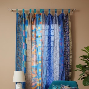 Cortina artesanal vintage em seda azul, sari, estilo boho patchwork para janela.