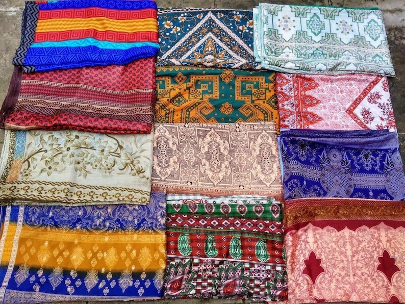 10 Pcs Lot Vintage Indian Silk Blend Sari Fabric Antique Textile Wedding Dress Woman Traditional Ethnic Hand loom Recycling Material Sari