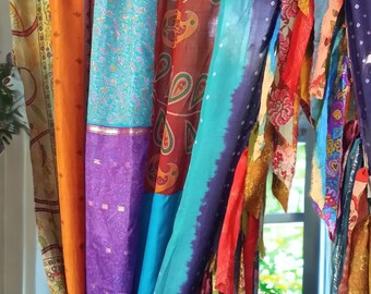 Indien Vintage Vieux Soie Sari Multi couleur À La Main Patchwork Rideau Porte Drapé Fenêtre Décor À La Maison Recyclé Rideau