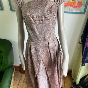 1950s Vintage Dress in light pink brocade fabric image 2