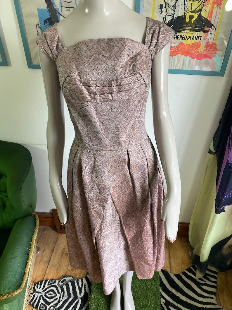 1950s Vintage Dress in light pink brocade fabric image 2