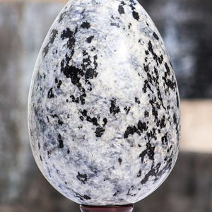 220MM Fantasy Rock Crystal Egg Natural Healing Egg Meditation Stone Chakra Balancing Home Decor Unique Spiritual Gift Energy Gemstone Egg