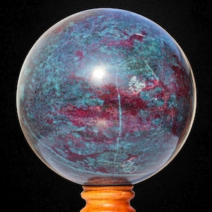 Esfera de Cristal de Apatita Rubi de 230 mm: Decoração para Equilíbrio dos Chakras Reiki
