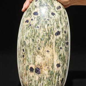 340MMルビーフクサイトクリスタルリンガム：エネルギーを高めるスピリチュアルな装飾