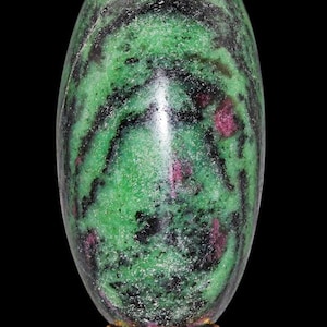 ルビーゾイサイトリンガム（105mm）：形而上学的クリスタル、スピリチュアルなホームデコレーション