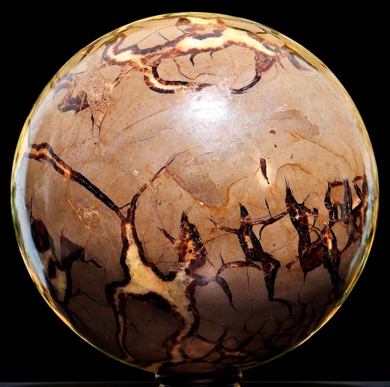 Esfera de septaria amarilla (235 mm): Cristal decorativo para el hogar con temática Reiki imagen 6