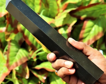 Obélisque en tourmaline noire : cristal de guérison à facettes de 250 mm