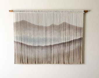 Blue Ridge Mountains Fibre Art: Handgefärbter Makramee-Wandbehang