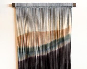 Elevate Fibre Art: Gewebter Berglinien-Wandbehang