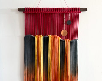 Phoenix Makramee Wandbehang, Blutmond Fibre Art