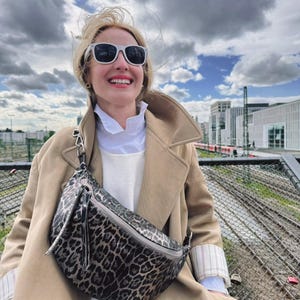 IDA L Umhängetasche Tasche Ledertasche Großbody Großbodybag Bag stylish Slingbag Leder Leo & Metallic