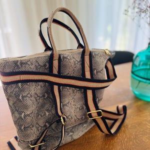 JASPER Tasche Rucksack Rucksacktasche Leder Ledertasche 2 in 1 Schlangenprint Personalisiert