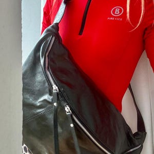 IDA XXL Extra Große Leder Bauchtasche bum bag Halfmoon Bag moon Umhängetasche Large leather sling fanny pack Ledertasche schwarz glitzer