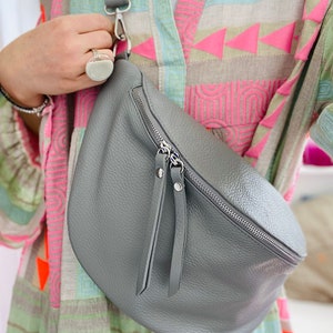 IDA L Umhängetasche Tasche Ledertasche Großbody Bag Funny Bag Hell Grau