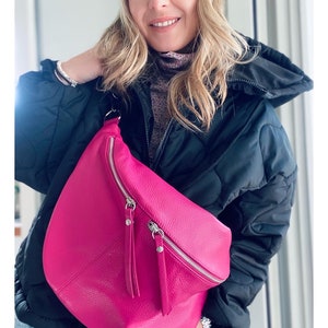 IDA XXL Extra Große Leder Bauchtasche bum bag Umhängetasche mit Karabinerhaken Large leather sling bag fanny pack Halfmoon Bag moon bag Pink