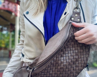 ZOE L braided shoulder bag Halfmoon Bag moon bag Slingbag Leather bag Large body bag made of fine premium leather Personalized