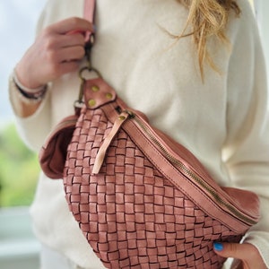 ZOE L geflochtene Umhängetasche Ledertasche Großbody Tasche Crossbody aus feinem premium Nappaleder PUDER