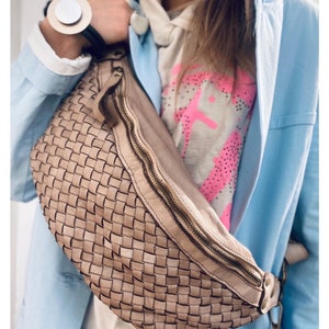 ZOE L geflochtene Umhängetasche Halfmoon Bag moon bag  Ledertasche Großbody Tasche aus feinem premium Leder Personalisiert