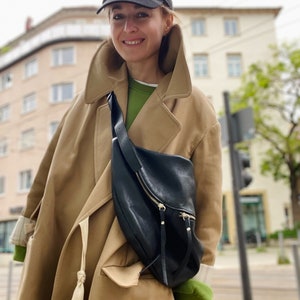 IDA XXL Umhängetasche Tasche Leder Ledertasche Halfmoon Bag moon bag  Slingbag Slingtasche Handtasche Schwarz Personalisiert