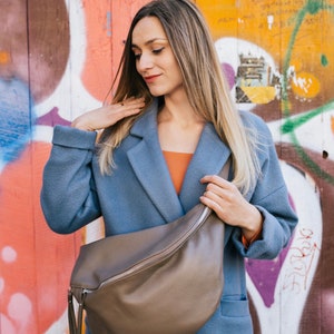 IDA XXL Extra large leather bum bag bum bag shoulder bag with carabiner hook Large leather sling bag fanny pack bag leather bag taupe