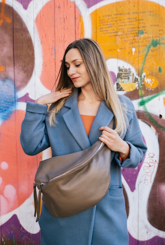 IDA XXL Extra large leather bum bag bum bag shoulder bag with carabiner hook Large leather sling bag fanny pack bag leather bag taupe