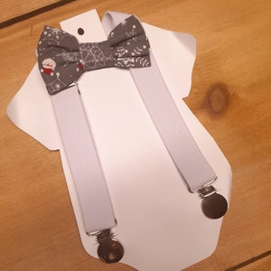 White suspender set, bow suspender, Christmas suspender, grey bow, suspender and bow set, baby suspenders, baby bow set, holiday suspenders